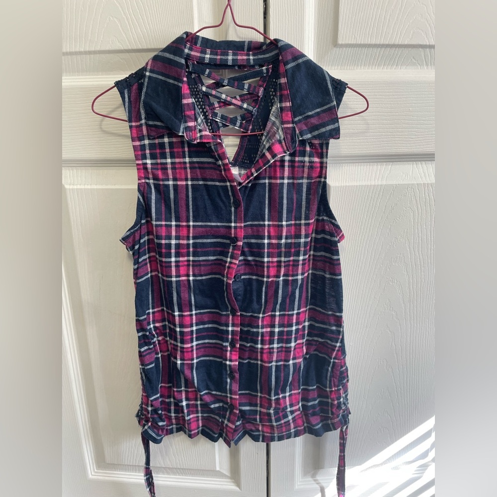 No boundaries sleeveless collar shirt